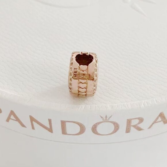 2021 Pandora Winter Release 925 Sterling Silver Disney World Club 33 Charm - Picture 4 of 4